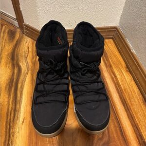 Women’s Snow Boots, Size 7